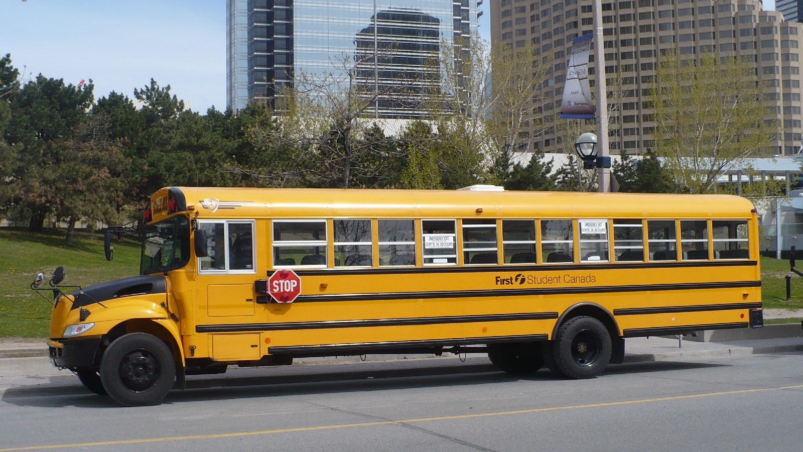 加拿大校车图片
